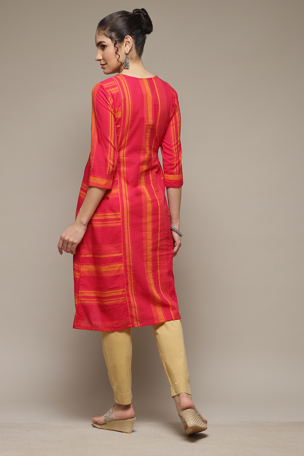 Fuschia Viscose Blend Straight Kurta image number 4
